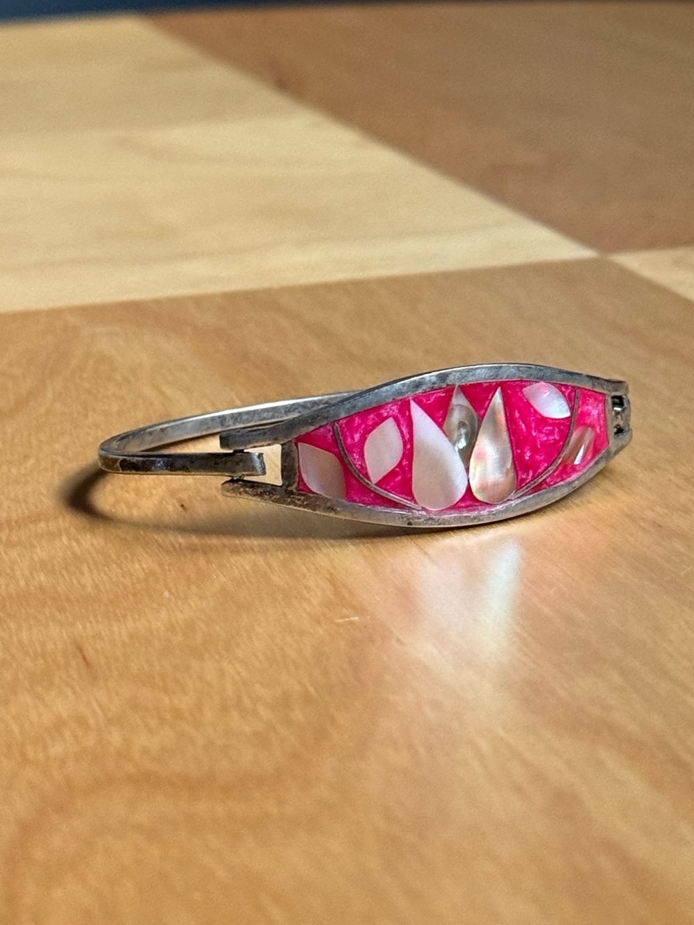 Vintage Alpaca Mexico Silver Metal Pink Abalone Mosaic Hinged Bangle Bracelet